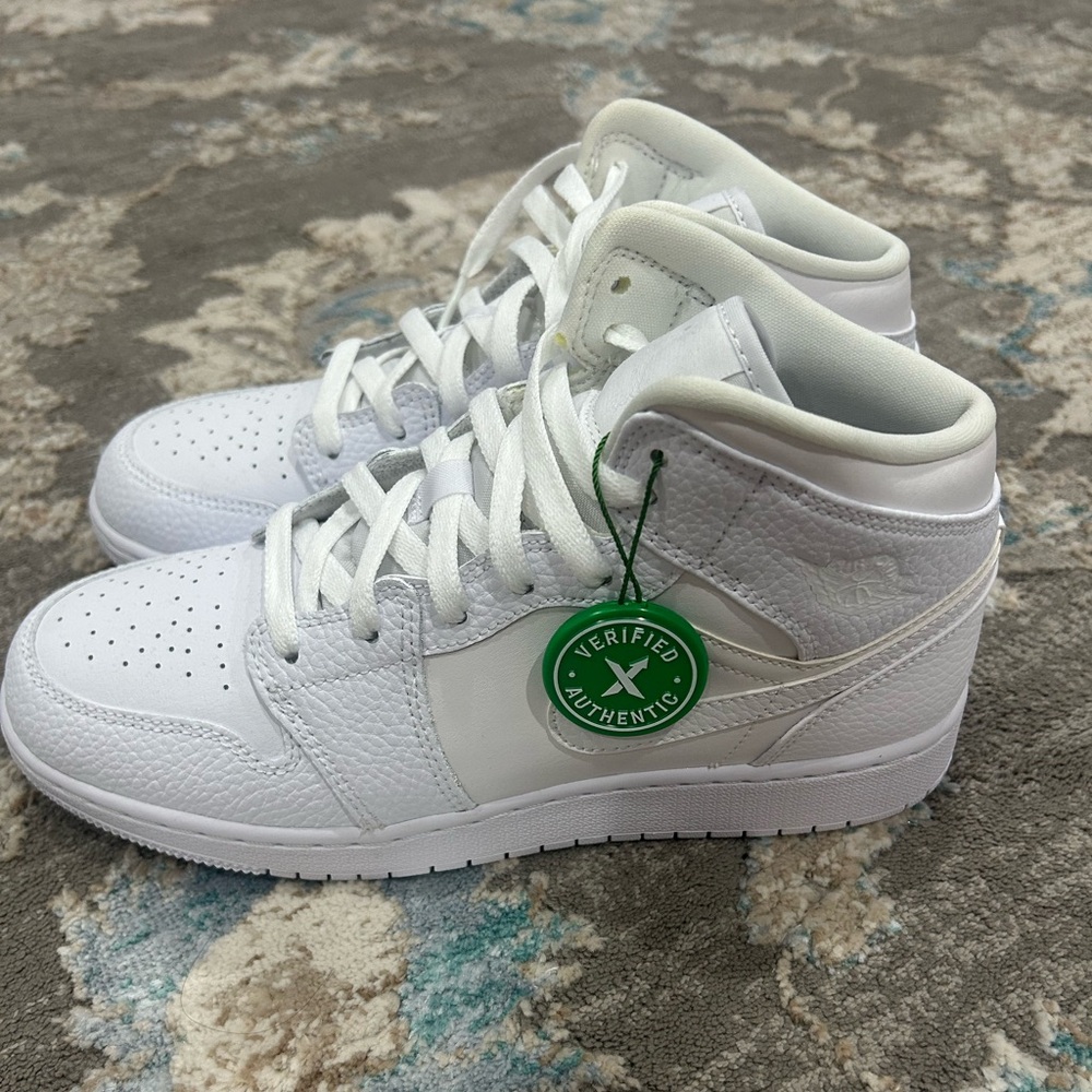 Jordan 1 Mids White